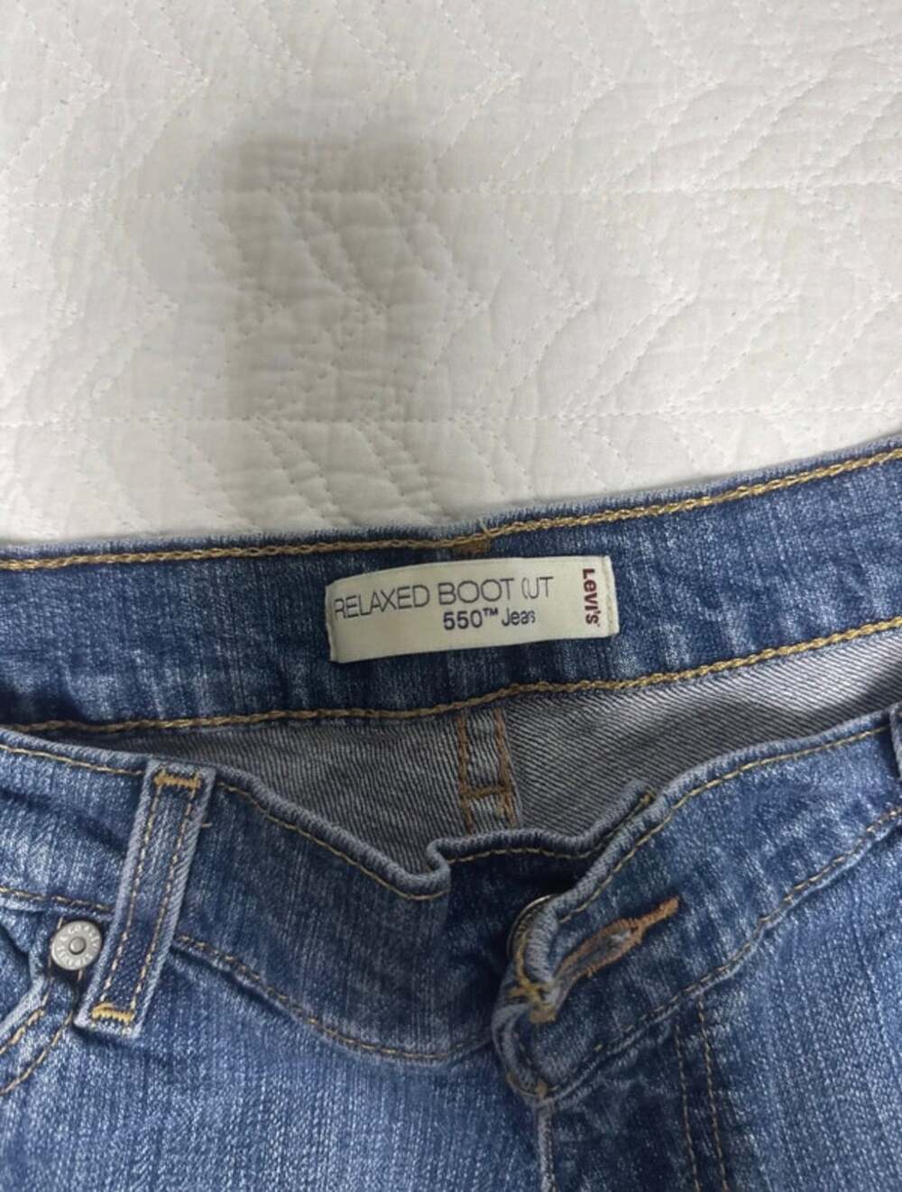 Levi's - Picture 2 of 3